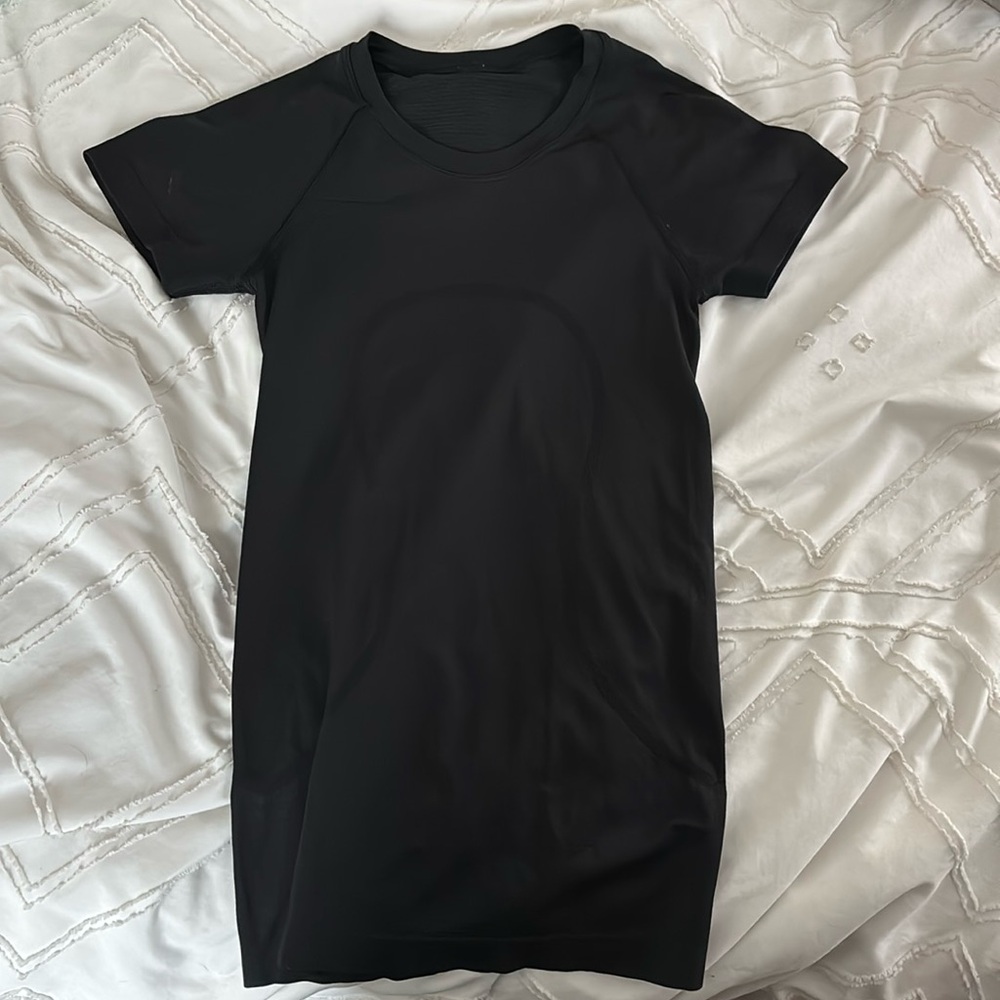 Lululemon black swiftly tech short sleeve 2.0